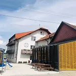 Jez&spi Konukevi